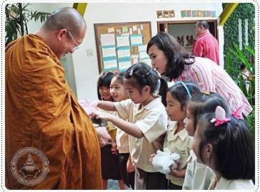 อนุบาลเทพารักษ์ วันมาฆะบูชา 15 ก.พ. 54