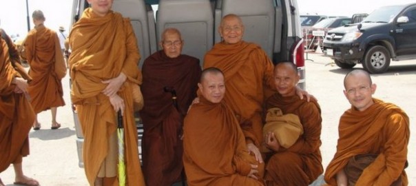 หลวงพ่อคำเขียน เทศน์ที่ถ้ำยายปริก 8 มี.ค. 53