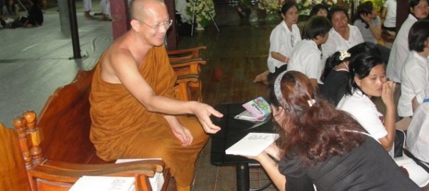 ลพ.ยุทธ พระอ.มนัส พ.ค. 54